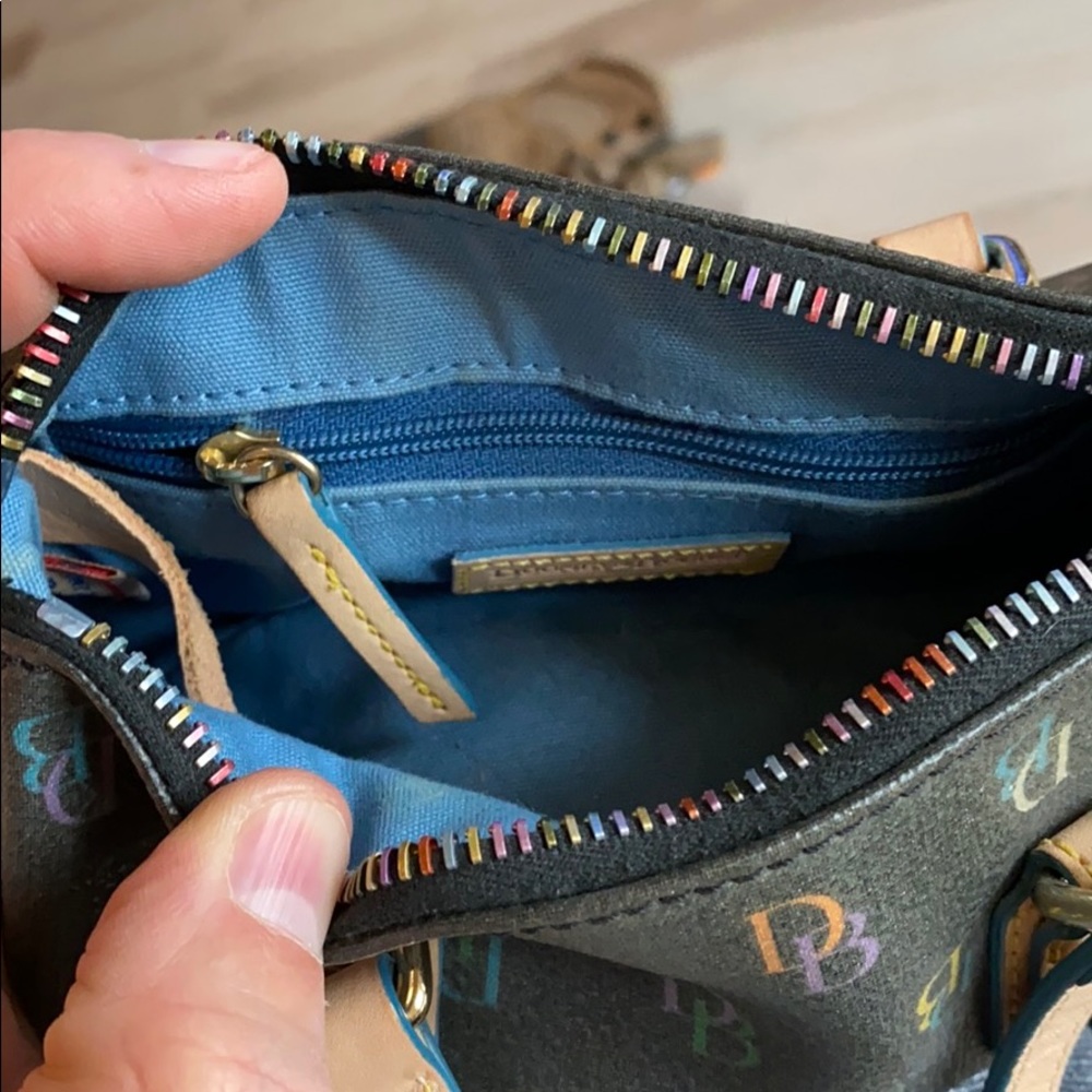 Used small/medium Dooney & Bourke - Picture 4 of 4